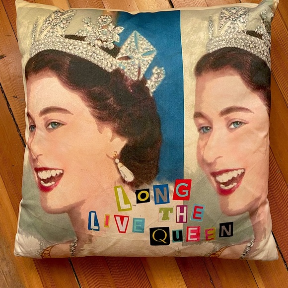 Long Live the Queen Accent Pillow - Picture 1 of 3